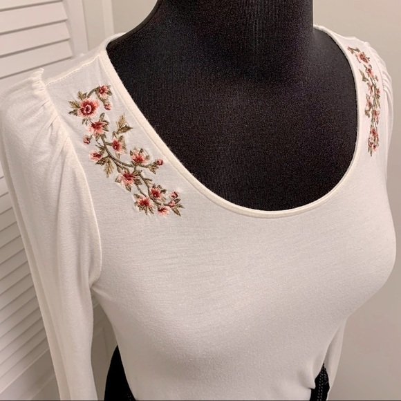 American Eagle Outfitters Soft & Sexy Floral Top - Picture 11 of 14